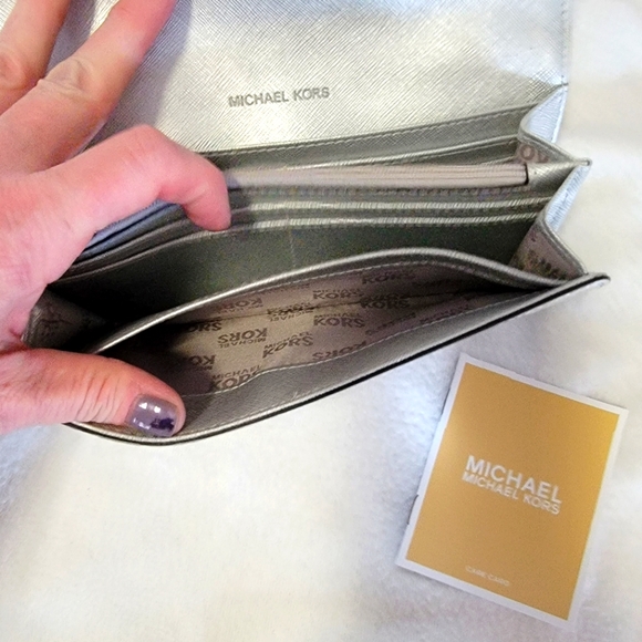 Michael Kors Wallet - Picture 3 of 5